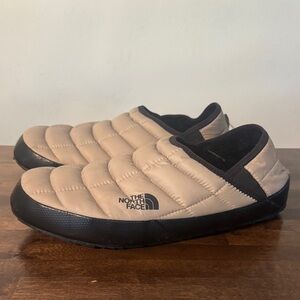 The North Face Beige Quilted Slip-Ons